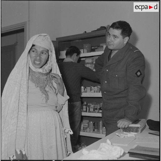 Aïn Temouchent. Une femme et un médecin attendent l'interprête pour se comprendre.