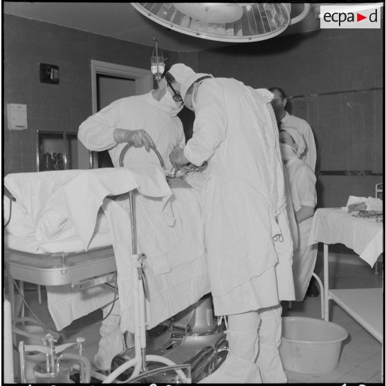 Casbah d'Alger. Clinique de Verdun. Une opération de la prostate.