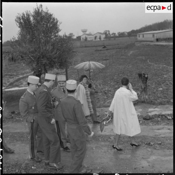 Section administrative spécialisée (SAS) d'Arba. Les autorités marchant.