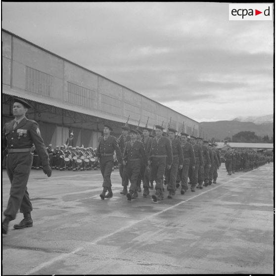 Boufarik. Prise d'armes et remise de décoration. Défilé.