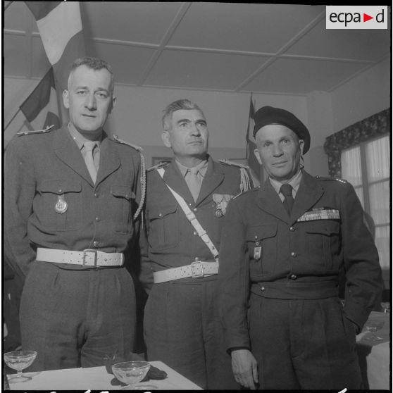 Boufarik. Prise d'armes et remise de décoration. Vin d'honneur et félicitations pour les décorés.