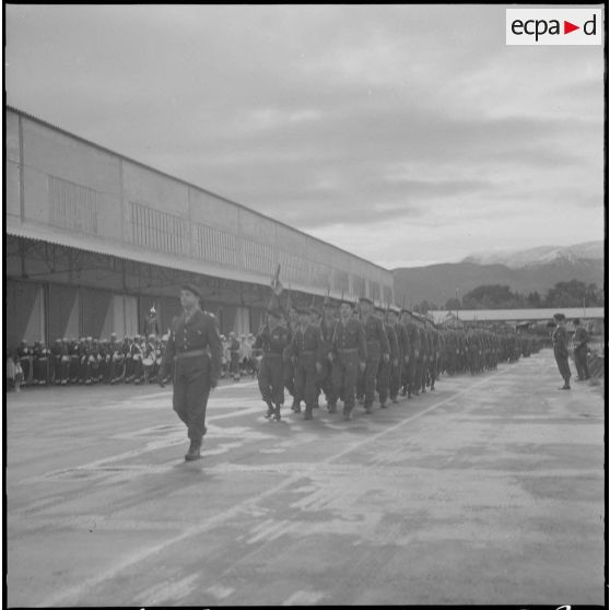 Boufarik. Prise d'armes et remise de décoration. Défilé.