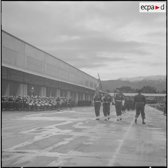 Boufarik. Prise d'armes et remise de décoration. Défilé.