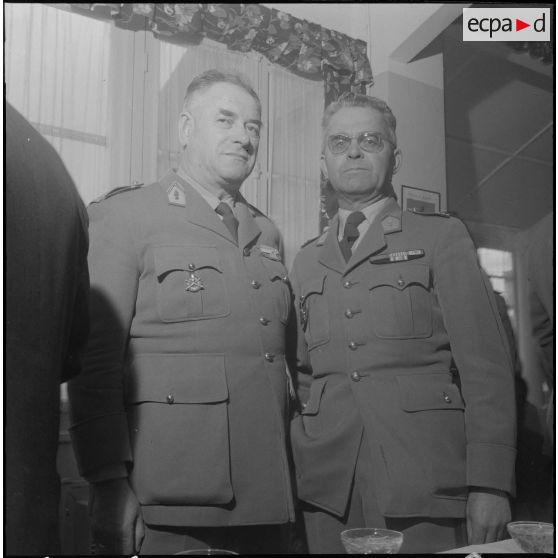 Boufarik. Prise d'armes et remise de décoration. Vin d'honneur et félicitations pour les décorés.