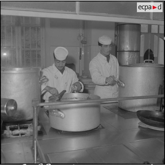 Alger. Hôpital Maillot. Les nouvelles cuisines.