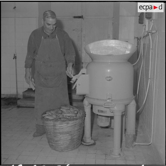 Alger. Hôpital Maillot. Les nouvelles cuisines.