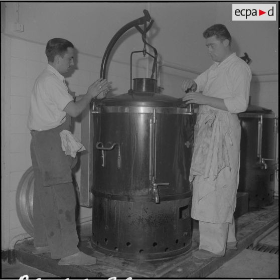 Alger. Hôpital Maillot. Les nouvelles cuisines.