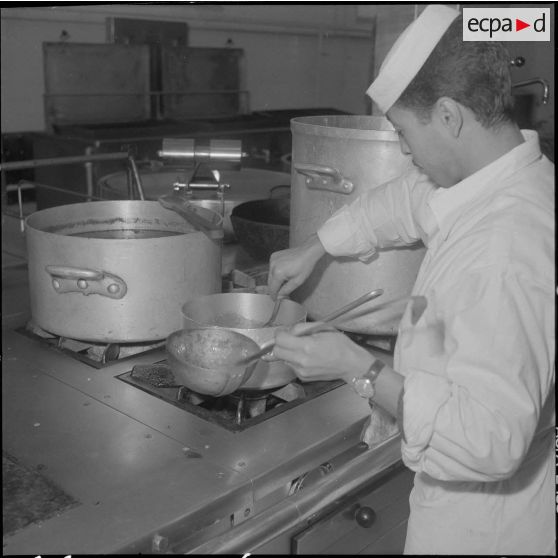 Alger. Hôpital Maillot. Les nouvelles cuisines.