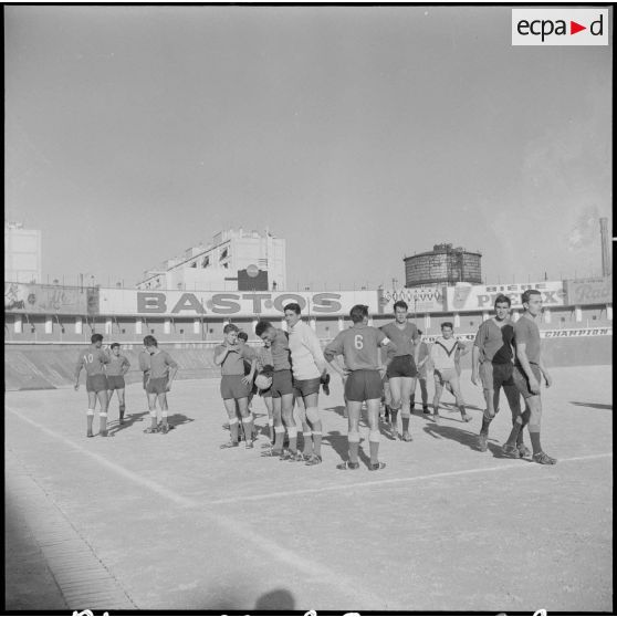 Stade municipal d'Alger. Finale des championnats interarmées de football. Fin de match.