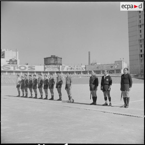 Stade municipal d'Alger. Finale des championnats interarmées de football. Une équipe.