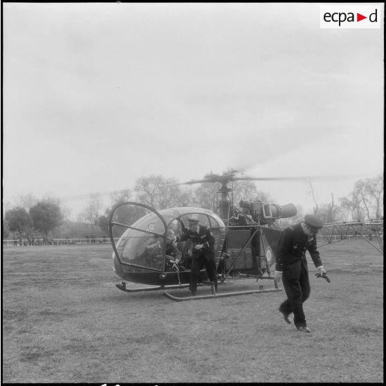 Constantine. Finale interarmées de rugby. Arrivée du général Fourquet.