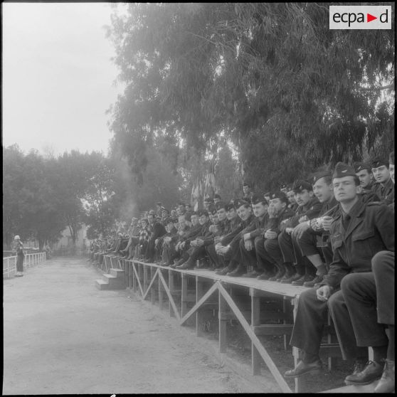 Constantine. Finale interarmées de rugby. Supporters de la base aérienne 140 de Blida (BA 140).