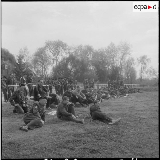 Constantine. Finale interarmées de rugby. Supporters de la compagnie régionale du train n°10 (CRT n°10).