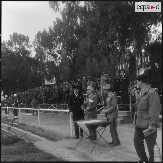 Constantine. Finale interarmées de rugby. Prélude à la remise de coupe.