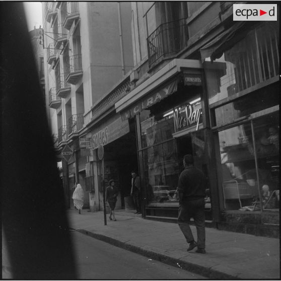 Alger. Grève générale. Scène de rue.