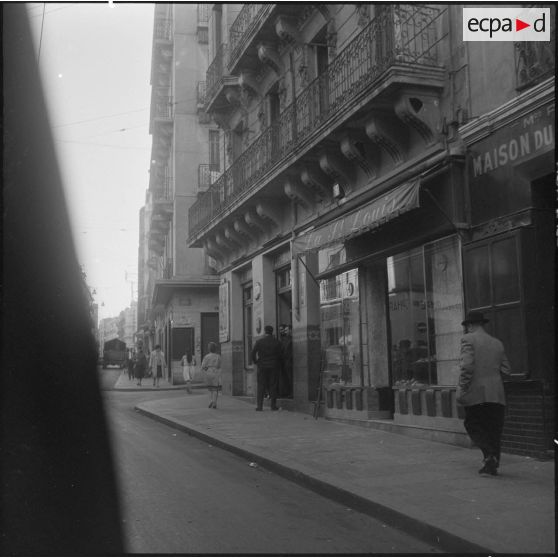 Alger. Grève générale. Scène de rue.