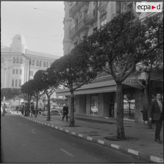 Alger. Grève générale. Scène de rue.