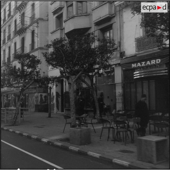 Alger. Grève générale. Scène de rue.