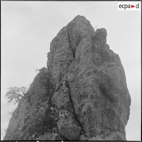 Tikdja. 22e bataillon de chasseurs alpins (BCA). Un rocher.