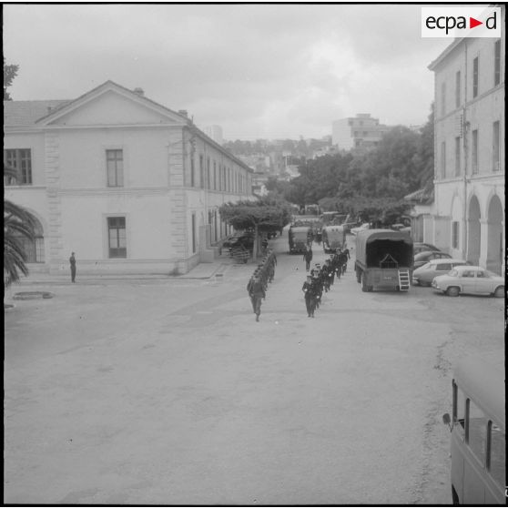 Alger. Hôpital Maillot. Obsèques de deux soldats. Convoi funéraire