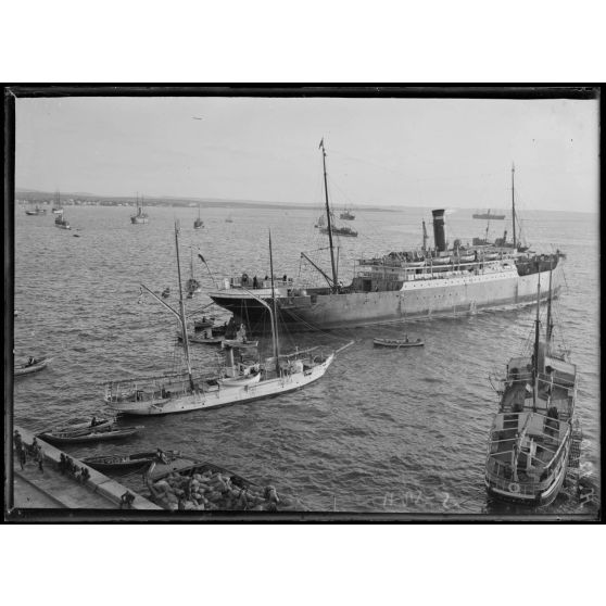 Salonique. Vue sur la rade est. [légende d'origine]