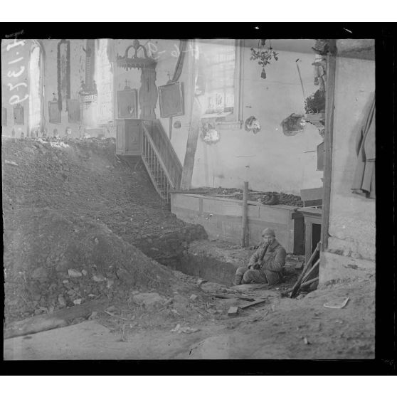 Brin. L'église, intérieur. Entrée d'un abri de bombardement (secret). [légende d'origine]