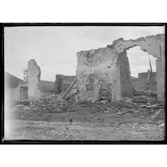 Vitrimont (Meurthe-et-Moselle). Entrée du village. [légende d'origine]