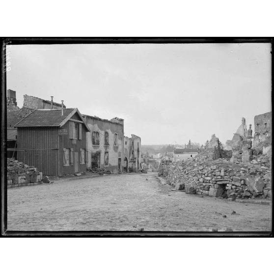 Gerbéviller. Carrefour de l'horloge et hôtel Durand de Lorraine. [légende d'origine]