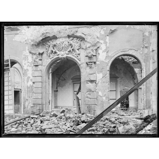 Gerbéviller. Château de Lamberty, vestibule. [légende d'origine]