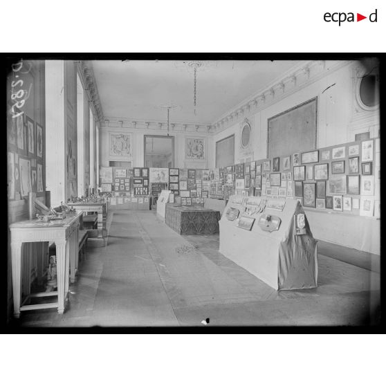 Compiègne, Oise, salon de la 3e armée, la salle du milieu. [légende d'origine]