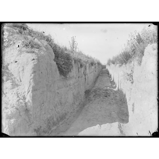 Valituk. Boyau d'accès aux habitations souterraines pouvant contenir 2 compagnies. [légende d'origine]