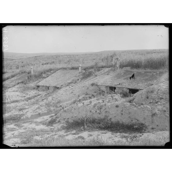 Vatilok. Habitations d'officiers dans le ravin. [légende d'origine]