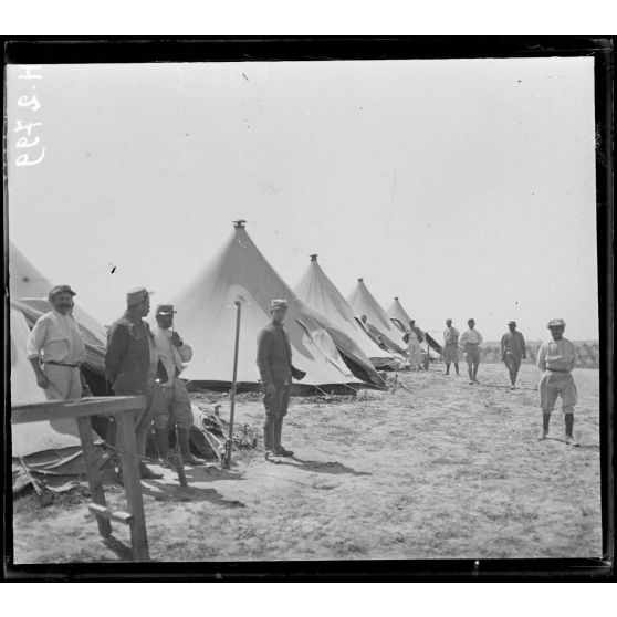 Topsin. Campement du train, 16e escadron. [légende d'origine]