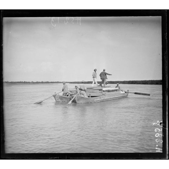 Le Vardar. Un flottage. [légende d'origine]