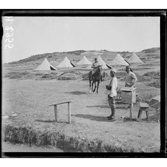 Dzuma, route de Dandli. Camp des Malgaches. [légende d'origine]