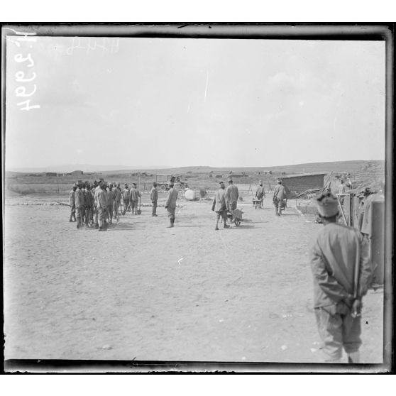 Narès. Rassemblement de la 3e Compagnie du 4e Régiment de marche malgache. [légende d'origine]