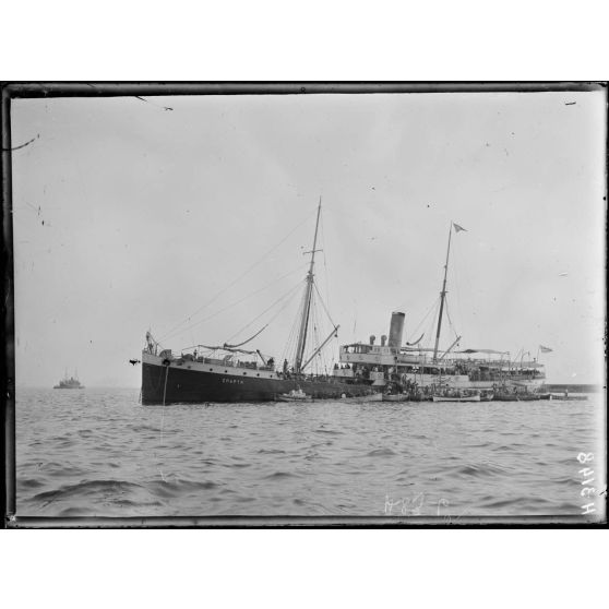 Salonique. Démobilisés grecs regagnant les îles. [légende d'origine]