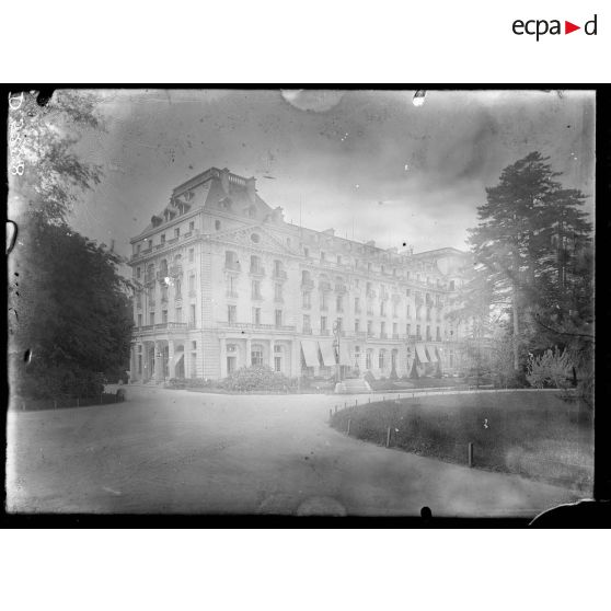 Versailles. Missions militaires interalliées. Le Trianon Palace, où siège le conseil de guerre interallié. [légende d'origine]