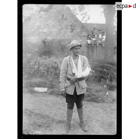 Herleville. Le caporal Pansier, opérateur de la SPA blessé en service commandé. [légende d'origine]