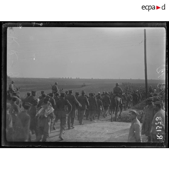 Beaucourt-en-Santerre (Somme). Convoi de prisonniers. (légende d'origine]