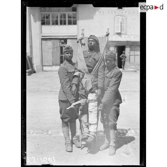 Corre, Haute Saône. Infirmiers américains à l'instruction. [légende d'origine]
