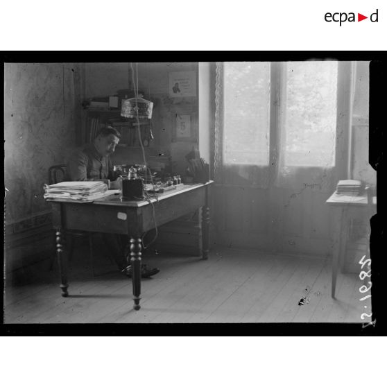 Lure, Haute Saône. Bureau de l'Etat Major de la VIIe armée. Bureau de l'officier commandant le canevas de tir. [légende d'origine]