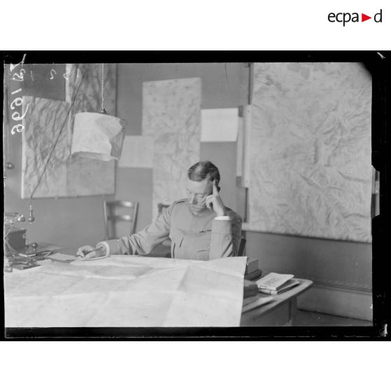 Lure, Haute Saône. Bureau de l'Etat Major de la VIIe armée. Le général Dutez. [légende d'origine]