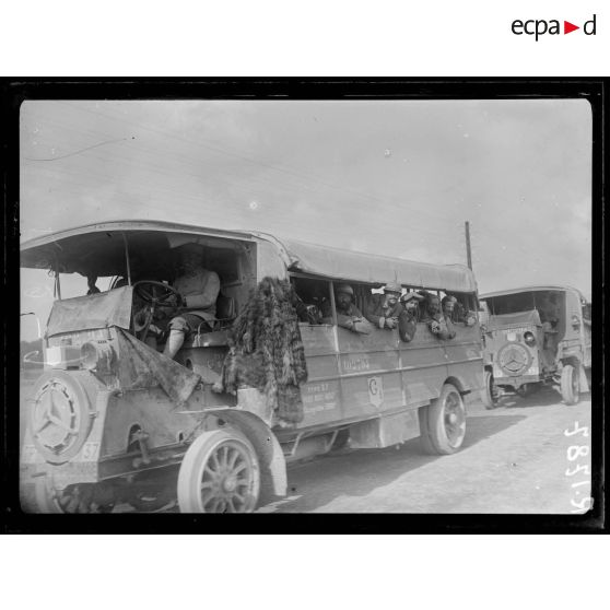 Somme. La relève d'une division par auto-camions. [légende d'origine]