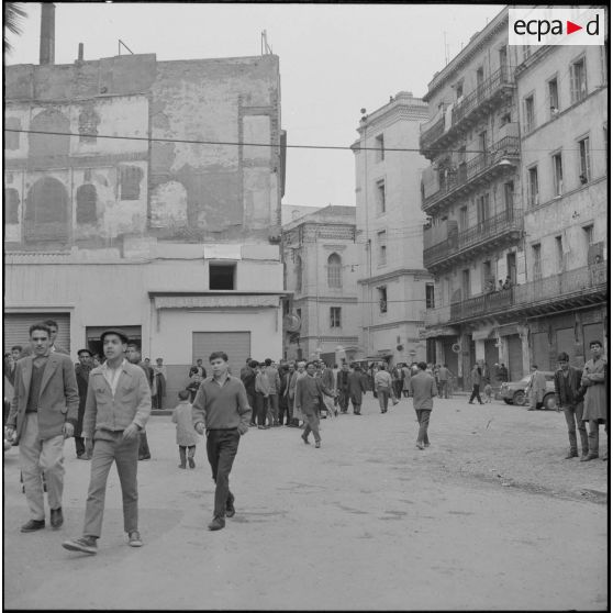 Alger. Grève générale à l'appel de l'Organisation armée secrète (OAS). Scène de rue.