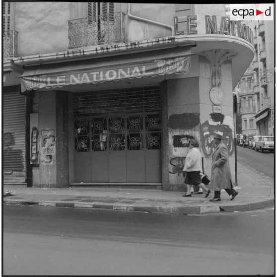 Alger. Grève générale à l'appel de l'Organisation armée secrète (OAS). Scène de rue.