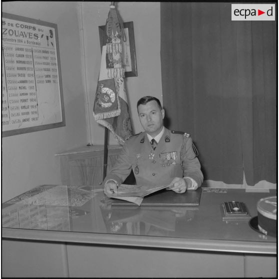 Algérie. Portrait du colonel Sobra, commandant le 9e RZ (9e régiment de zouaves).
