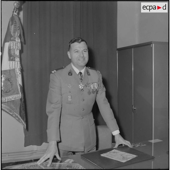 Algérie. Portrait du colonel Sobra, commandant le 9e RZ (9e régiment de zouaves).