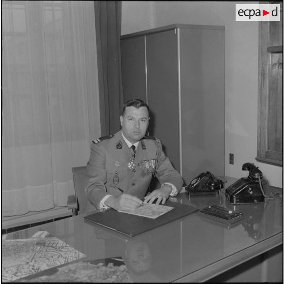 Algérie. Portrait du colonel Sobra, commandant le 9e RZ (9e régiment de zouaves).