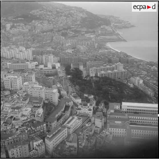 Alger. Vue aérienne le jour du "cessez-le-feu".